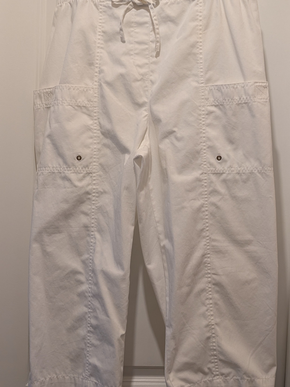 Vintage Carroll Reed Women’s White Cargo Capris with  Elastic & Drawstring Waist